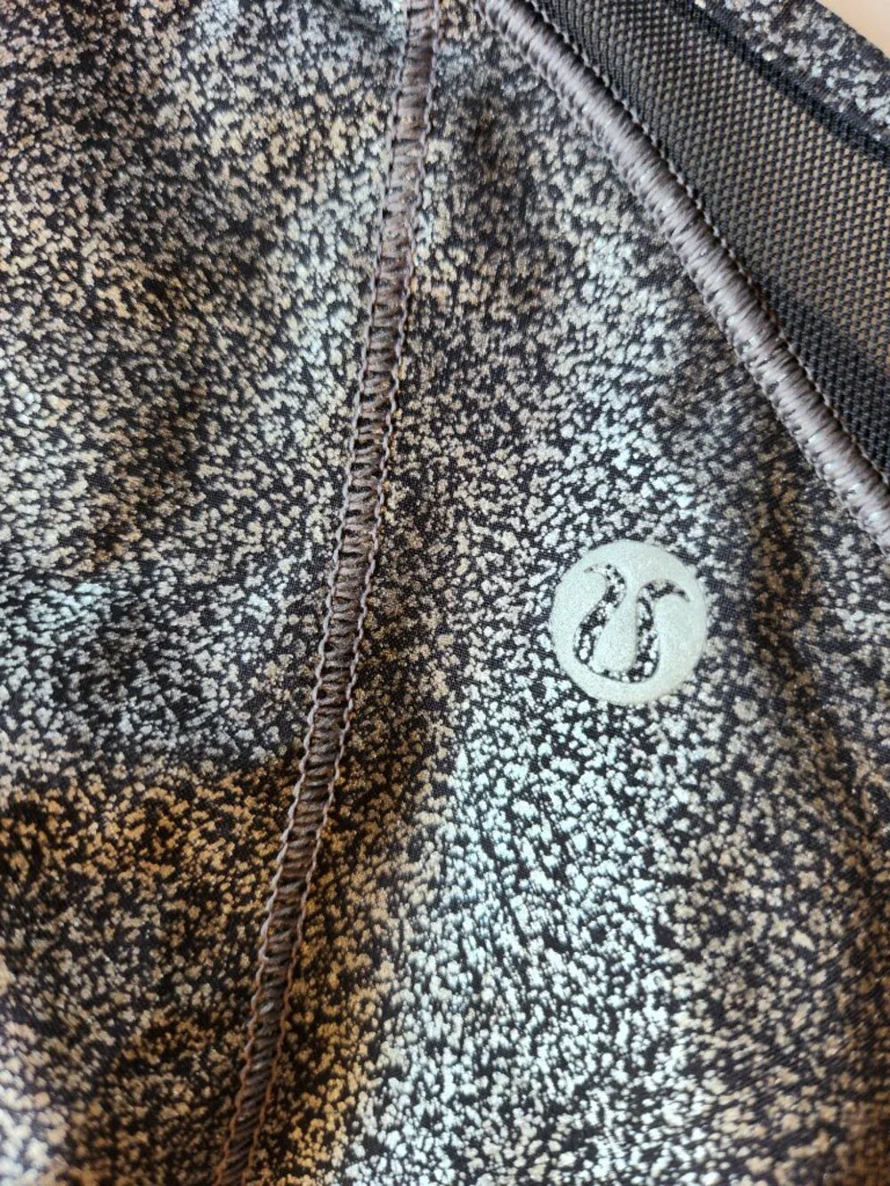 Lululemon Hotty Hot Shorts Luminosity Foil Silver Black Mesh Rare Find 4 Tall